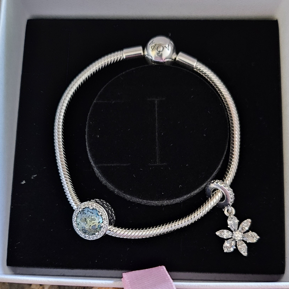 🆕️ Authentic Pandora Bracelet with charms